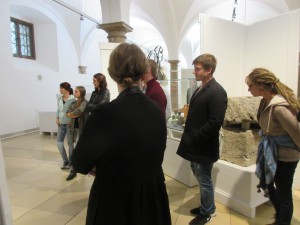 Städtisches Münchenkolleg: Latein: Besuch des Archäologischen Museums in Augsburg 2016