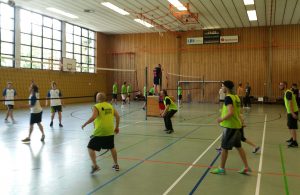 Städtisches Münchenkolleg: Sport: Unsere Schüler nehmen am bayerischen Volley-Ball-Turnier in Wolfratshausen teil
