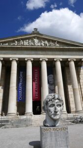 Königsplatz in München - eines der Ausflugsziele beim lateinischen Kultursommer