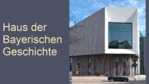 Haus der Bayerischen Geschichte, gesehen von LateinschülerInnen des Städtischen Münchenkollegs