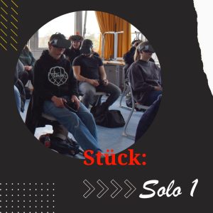 Schüler*innen sehen das Virtual-Reality-Theaterstück Solo 1 am Münchenkolleg